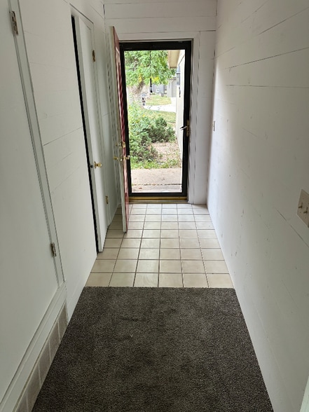 Building Photo - 9004 David Cir