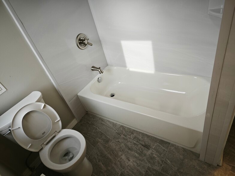 Building Photo - 612 W Garrison St