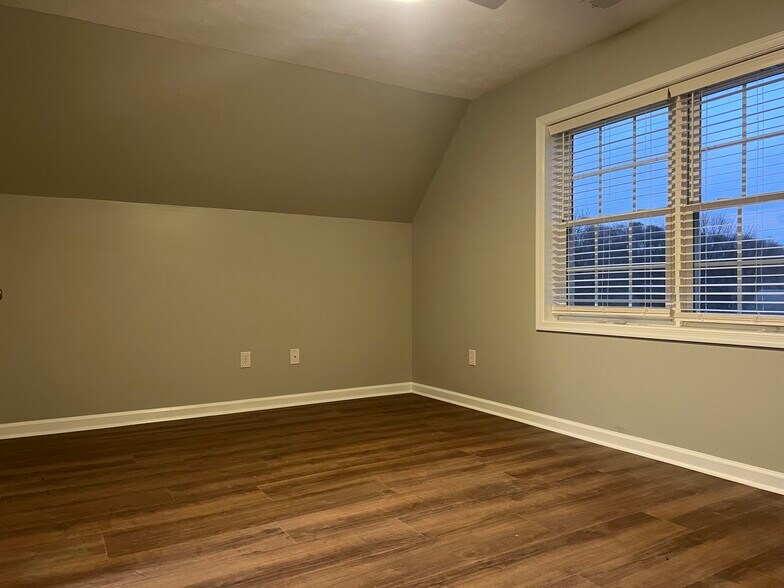 Building Photo - 635 D St