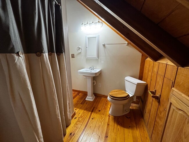 Building Photo - 257 Kim St