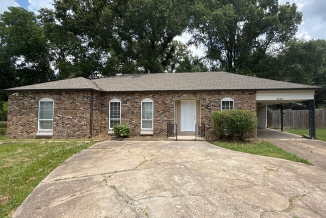 Primary Photo - Spacious 3 Bed and 2 Bath for rent in Pkwy...