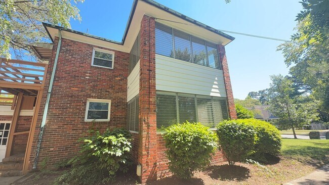 Building Photo - Charming 2BR with Sunroom, Hardwood Floors & Lawn Care Included