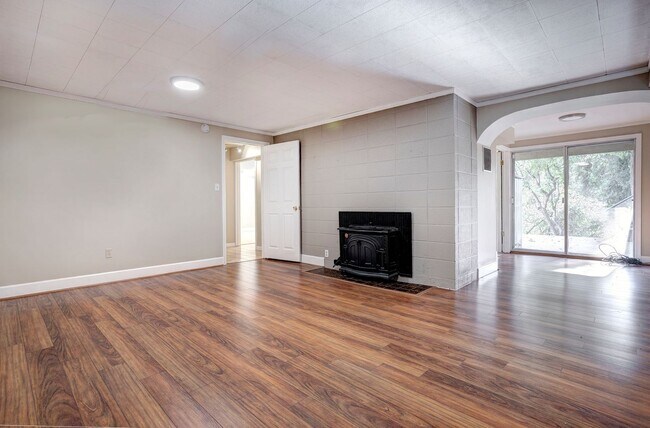 Building Photo - 5bd/2.75ba Shoreline House