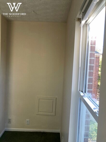 Building Photo - 1641 Summit Street