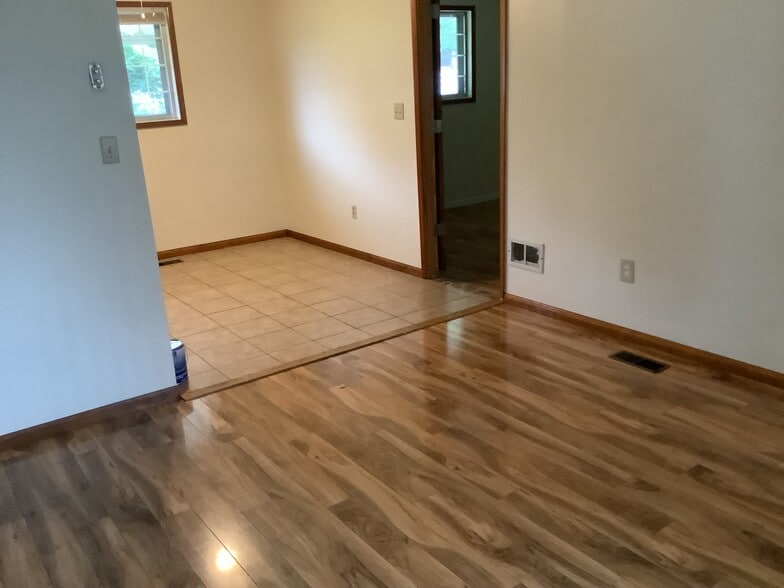 Building Photo - 599 S Sunset Dr