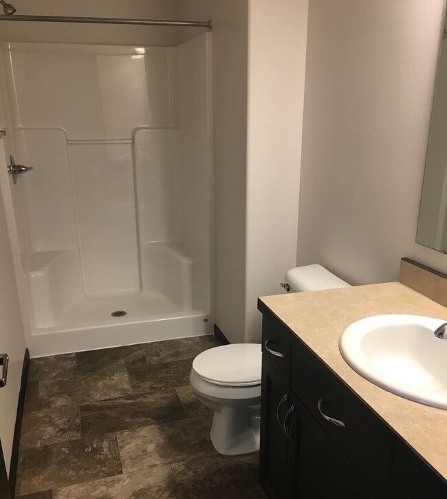 Building Photo - 3 Bed 2 Bath Twin Home