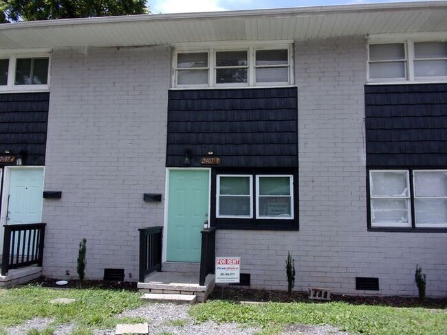 Primary Photo - 2 Bedroom 1 Bath Townhome Minutes to Uptow...