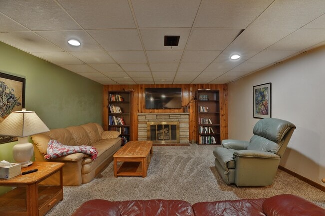 Building Photo - 714 Island Ct