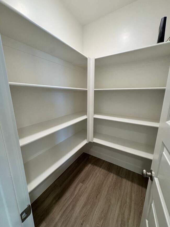 Building Photo - Beautiful 3 bed 2.5 bath Home!