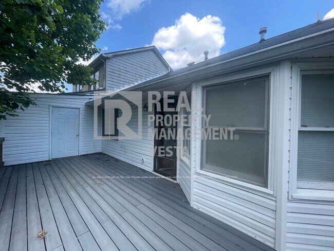Building Photo - 160 N Springs Ct