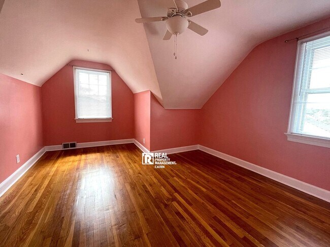 Building Photo - Charming 4 Bedroom, 2 Bath Home