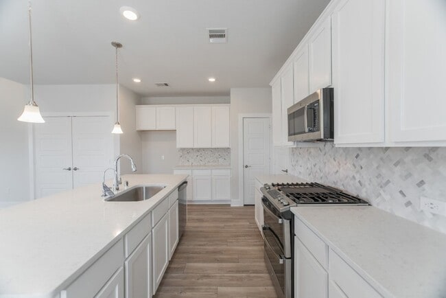 Building Photo - 10627 Whitejacket