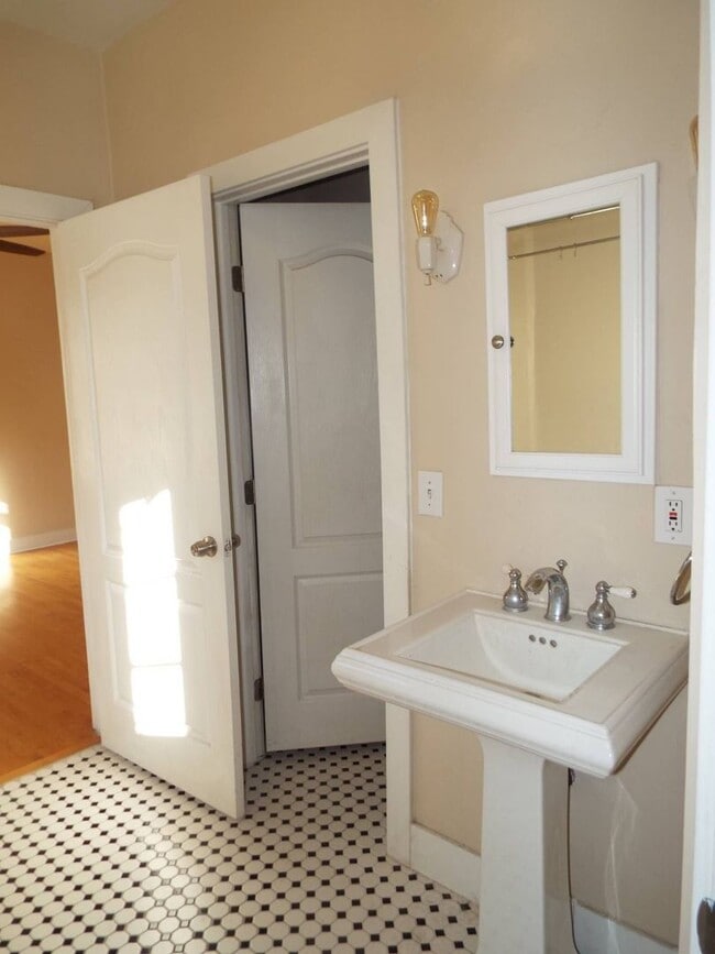 Building Photo - Historic Beauty 4 Bedroom 3 Bathroom