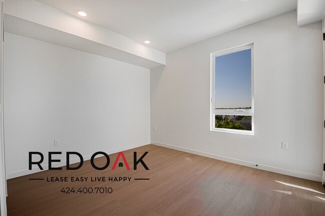 Building Photo - 856 S Gramercy Dr