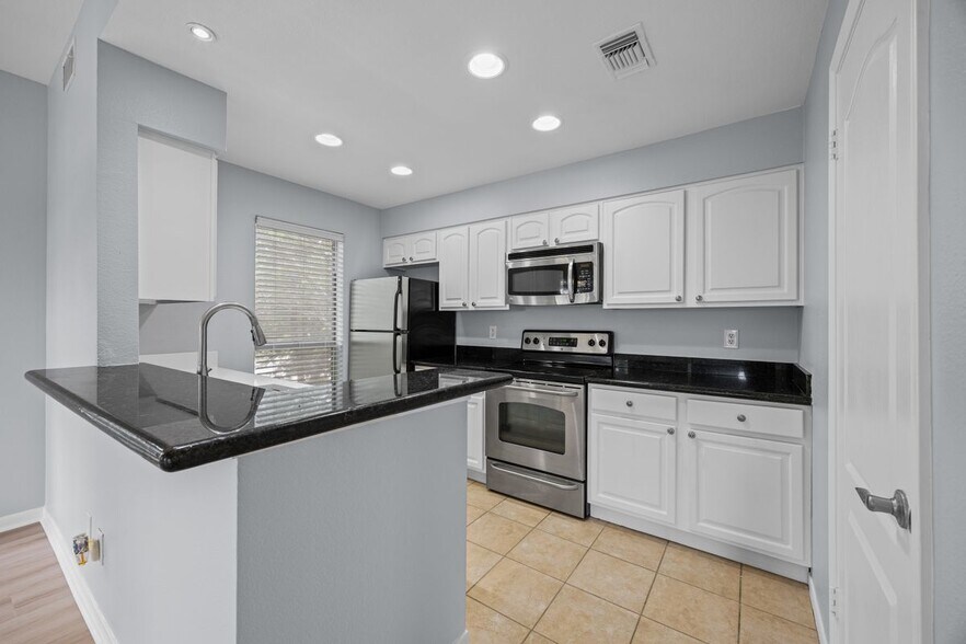 Building Photo - 6000 Shepherd Mountain Cove