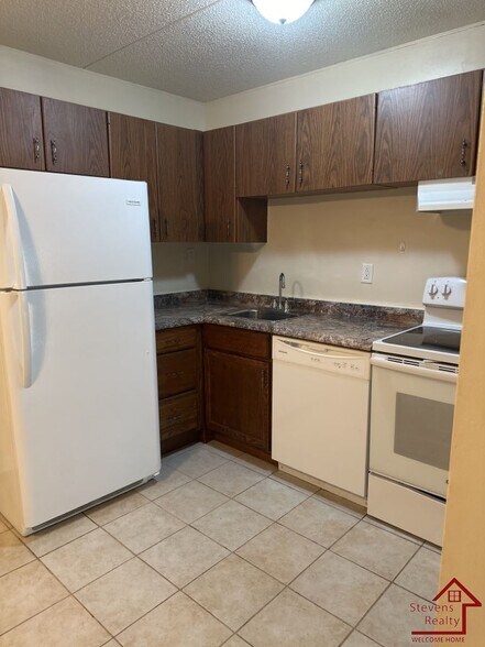 Building Photo - 915 S Seminole Dr