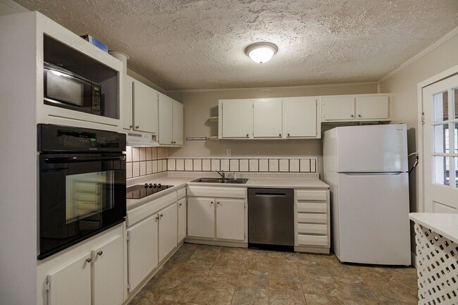 Building Photo - 2121 Simonton Bridge Rd