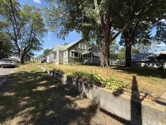 Building Photo - 534 Vinton St