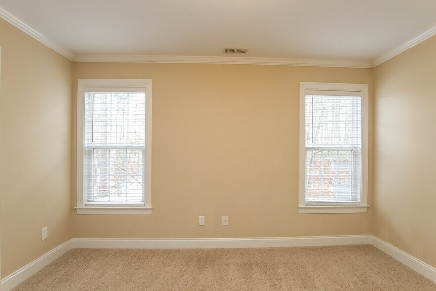 Building Photo - 221 Worthington Ct