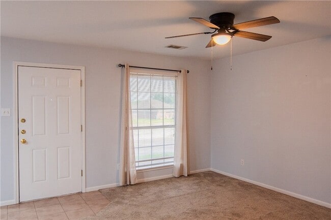 Building Photo - 1735 Rock Hollow Loop