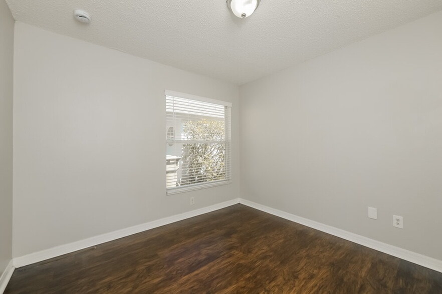 Building Photo - 16444 Coopers Hawk Ave