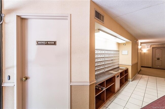 Building Photo - 400 High Point Dr