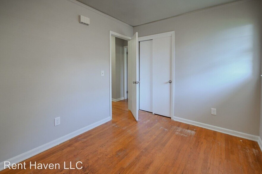 Building Photo - 4121 Chesterfield Dr