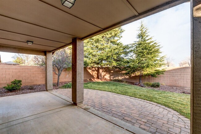 Building Photo - 4 bedroom 2 bath home in Highlands Ranch neighborhood in Chino Valley