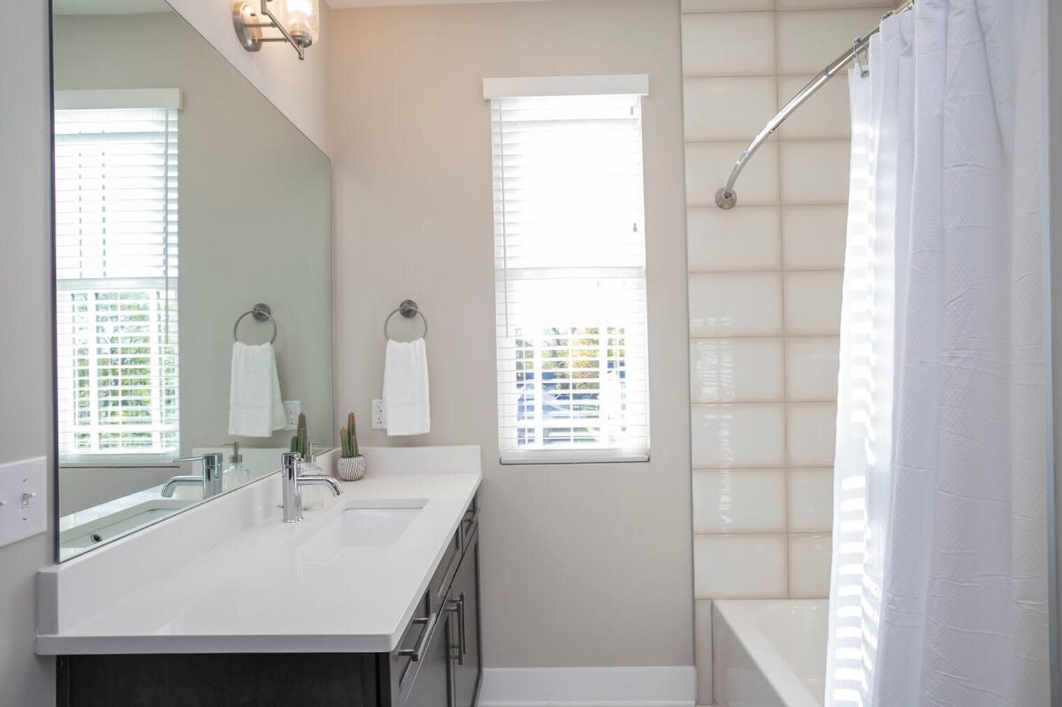 Building Photo - 709 26th Ave N