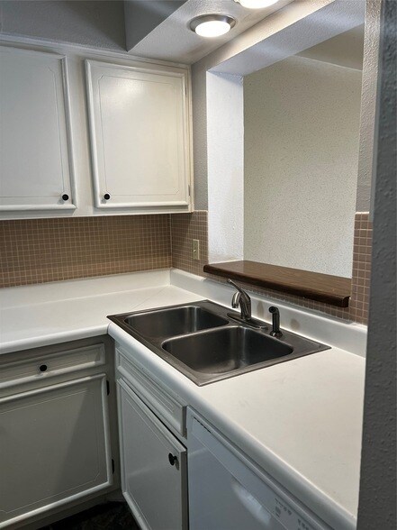 Building Photo - 11550 Chimney Rock Rd