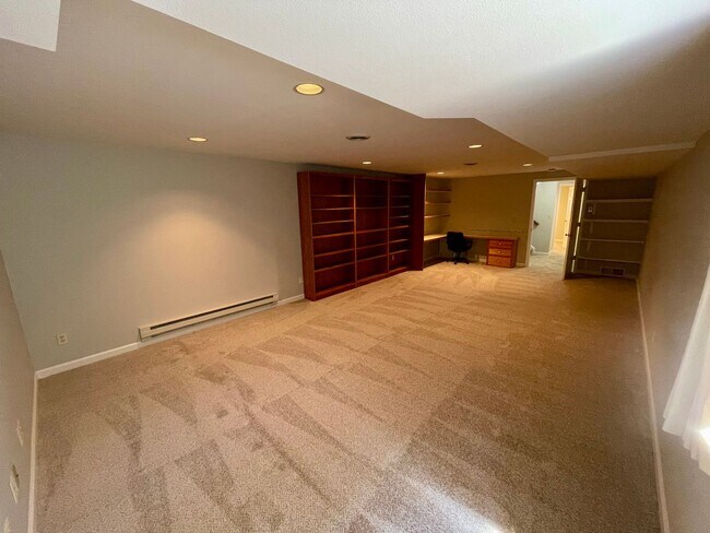 Building Photo - Beautifully Updated 3-Bed, 3-Bath Townhome...
