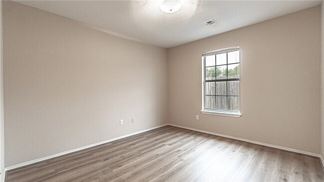 Building Photo - 2006 S Old Wire Rd