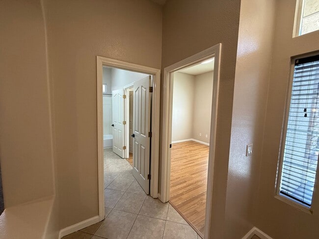 Building Photo - 4-bedroom single story in Sylvan School District!