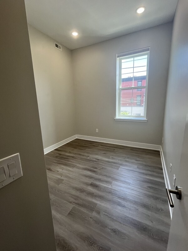 Building Photo - 4000 W Girard Ave