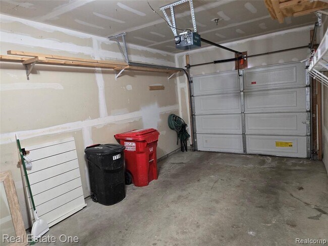 Building Photo - 1716 Deepwood Cir