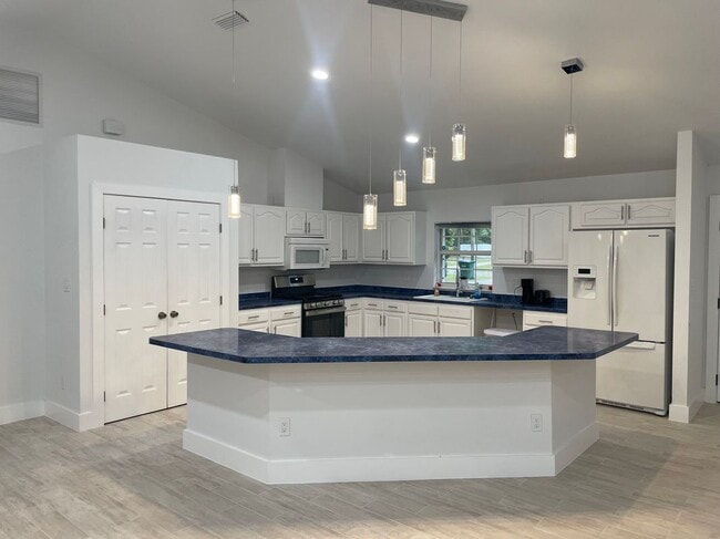 Building Photo - 7418 NW 128th Pl