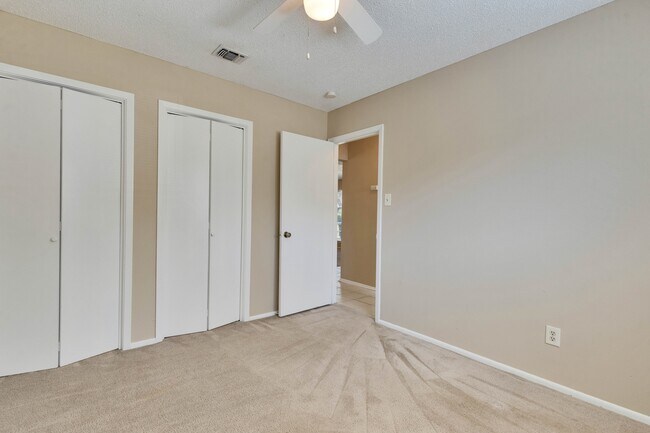 Building Photo - 7404 Bucknell Dr