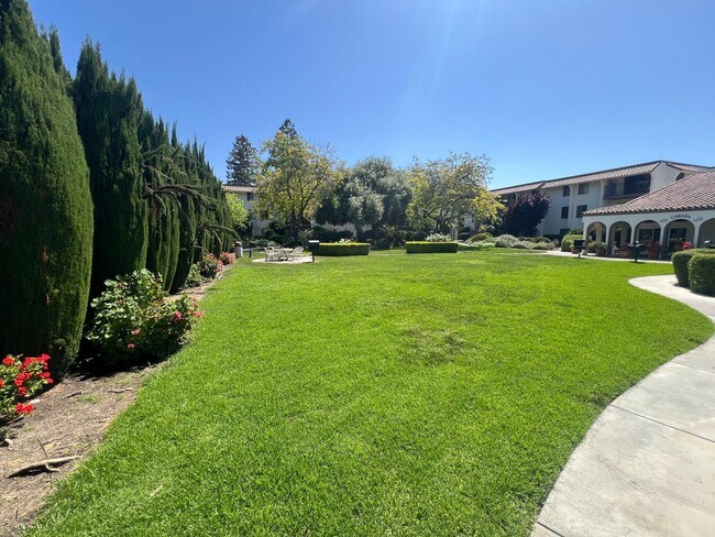 Building Photo - Sunny 1 bed 1 bath Condo in Santa Clara. L...