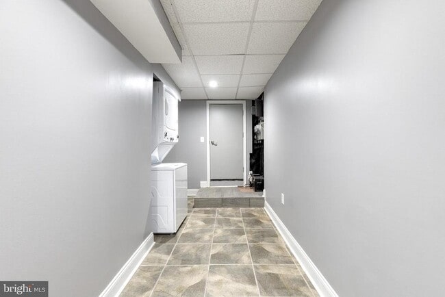 Building Photo - 422 Folcroft St