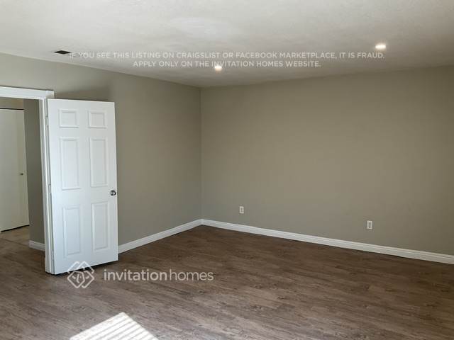 Building Photo - 14207 Woodland Dr