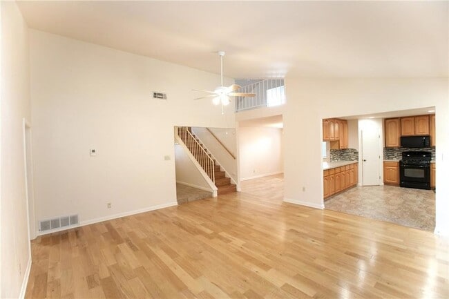 Building Photo - 4700 Running Deer Dr