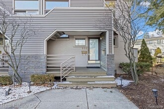 Building Photo - 556 Bloomfield Ct