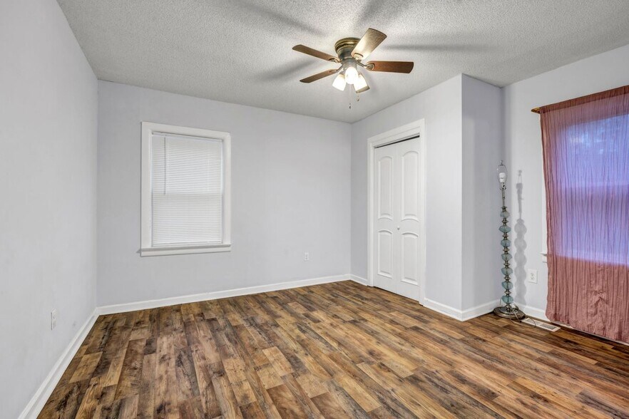 Building Photo - 1747 Parkhill Dr