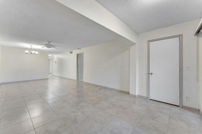 Building Photo - 1521 NW 18th Ave