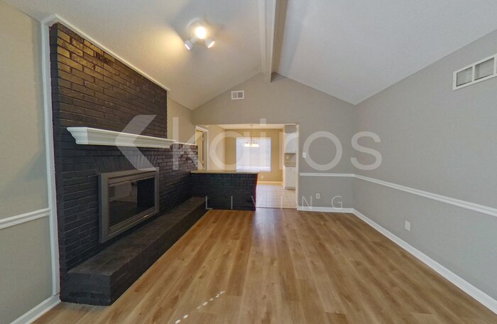 Building Photo - 2785 Clearbrook St