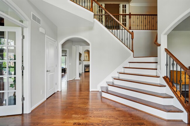 Building Photo - Five Bedroom House in Deerfield Township!