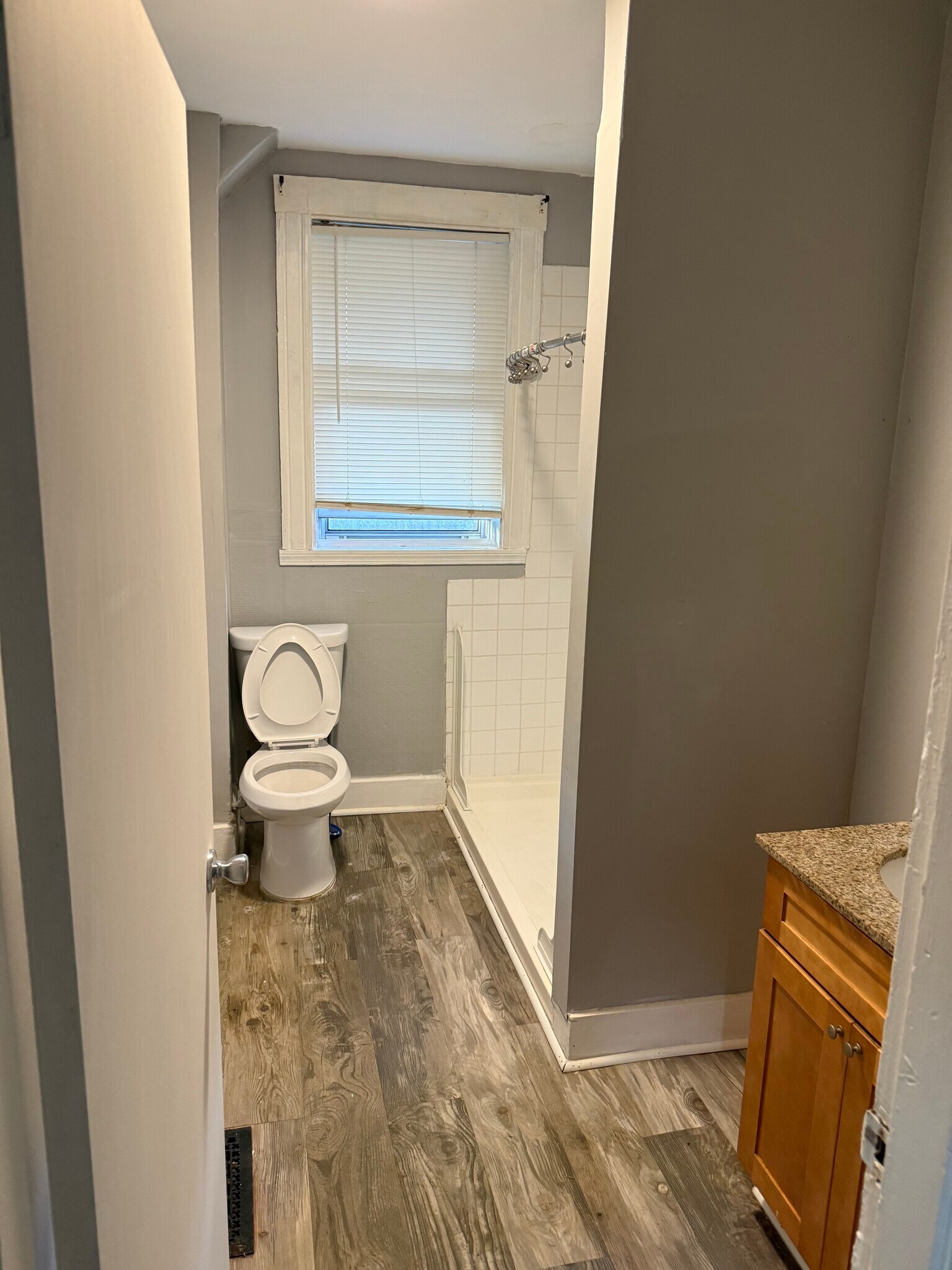 Bathroom - 15 Fenelon St