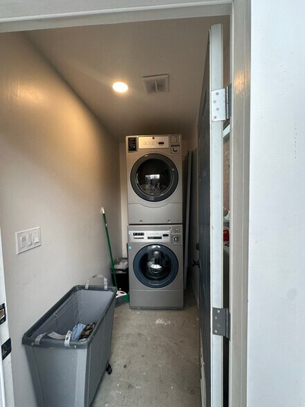 Building Photo - 873 29th St