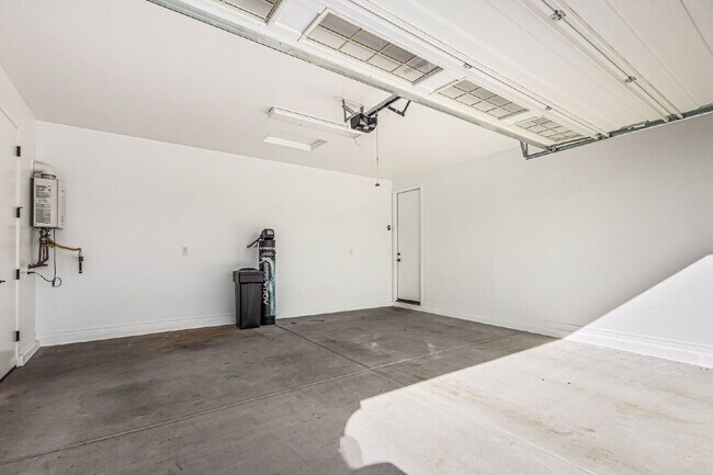 Building Photo - 19874 W Devonshire Ave