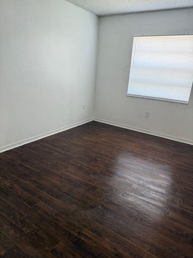 Building Photo - Coral Gardens one bedroom condo